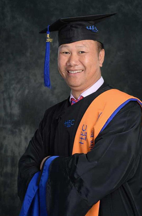 上(shàng)海國大(dà)建設集團有(yǒu)限公司董事長陳賢信參加了6月8日在法國巴黎HEC商學院舉行(xíng)的EMAB畢業典禮。 上(shàng)海國大(dà)建設集團有(yǒu)限公司董事長陳賢信參加了6月8日在法國巴黎HEC商學院舉行(xíng)的EMAB畢業典禮。